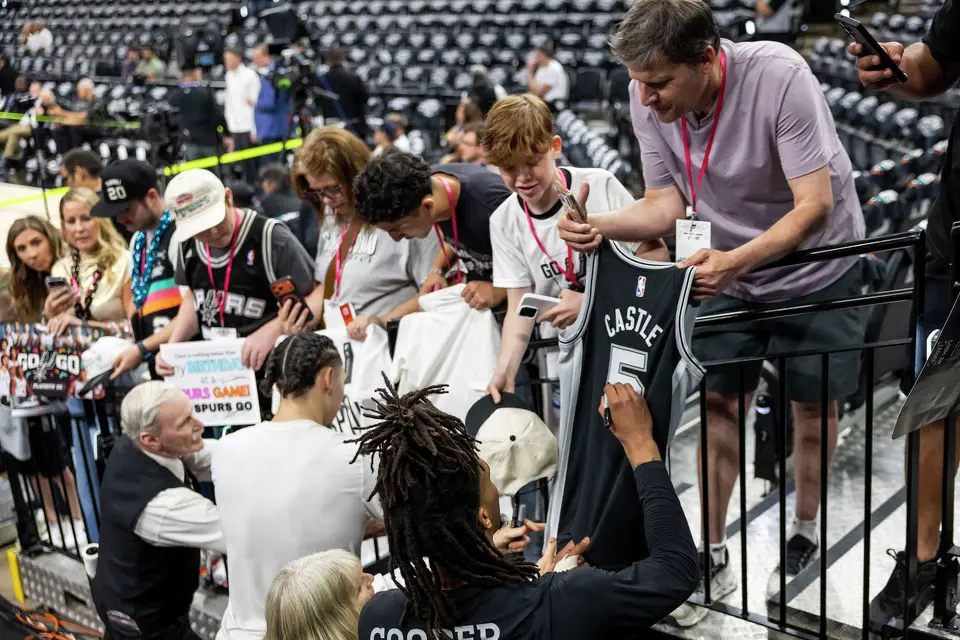 San Antonio Spurs guard Stephon Castle (5) signs autographs for fans prior to the start of Game 4 of the Western Conference Finals at Frost Bank Center in San Antonio on Sunday, May 24, 2026.