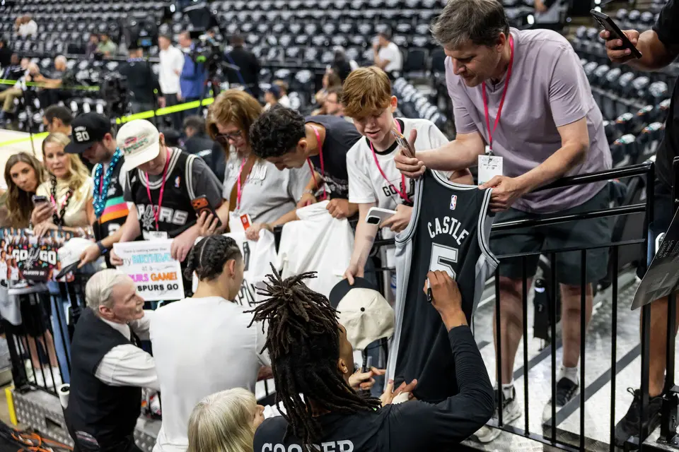 San Antonio Spurs guard Stephon Castle (5) signs autographs for fans prior to the start of Game 4 of the Western Conference Finals at Frost Bank Center in San Antonio on Sunday, May 24, 2026.