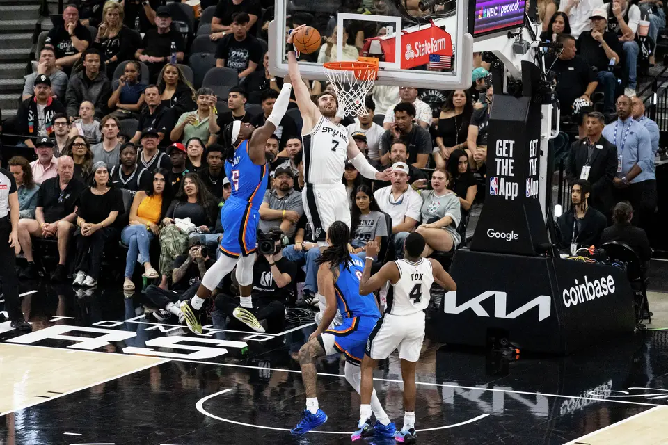 San Antonio Spurs center Luke Kornet (7) jumps to dunk the ball during Game 4 of the Western Conference Finals at Frost Bank Center in San Antonio on Sunday, May 24, 2026.