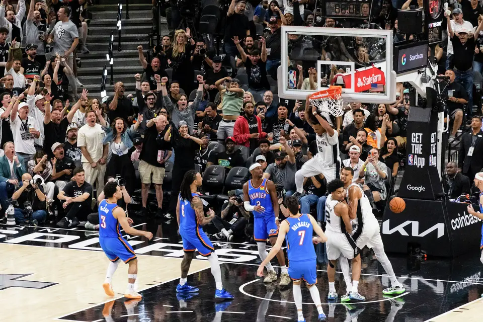 Fans react as San Antonio Spurs guard Stephon Castle (5) dunks the ball during Game 4 of the Western Conference Finals at Frost Bank Center in San Antonio on Sunday, May 24, 2026.