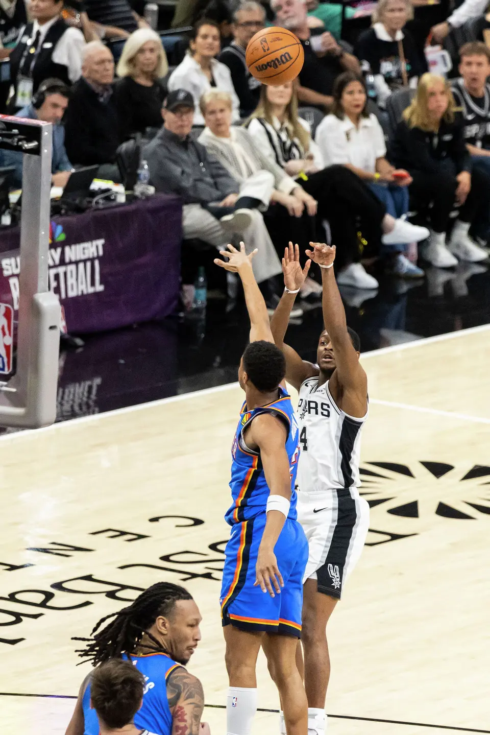 San Antonio Spurs guard De'Aaron Fox (4) shoots the ball during Game 4 of the Western Conference Finals at Frost Bank Center in San Antonio on Sunday, May 24, 2026.