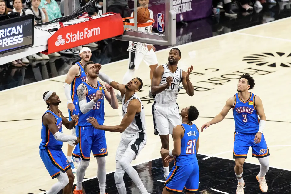 Players eye the ball during Game 4 of the Western Conference Finals at Frost Bank Center in San Antonio on Sunday, May 24, 2026.