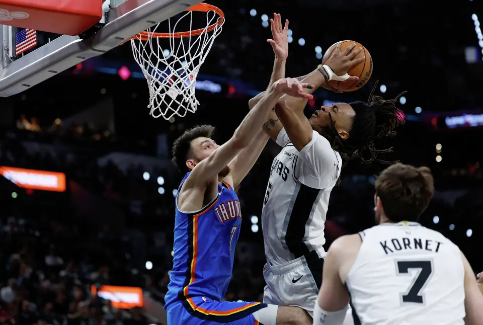 San Antonio Spurs guard Stephon Castle (5) makes a tough shot over Oklahoma City Thunder center Chet Holmgren (7) during the fourth quarter of Game 4 of the Western Conference Finals at Frost Bank Center in San Antonio, Sunday, May 24, 2026. The Spurs defeated the Thunder 103-82 to even up the series 2-2.