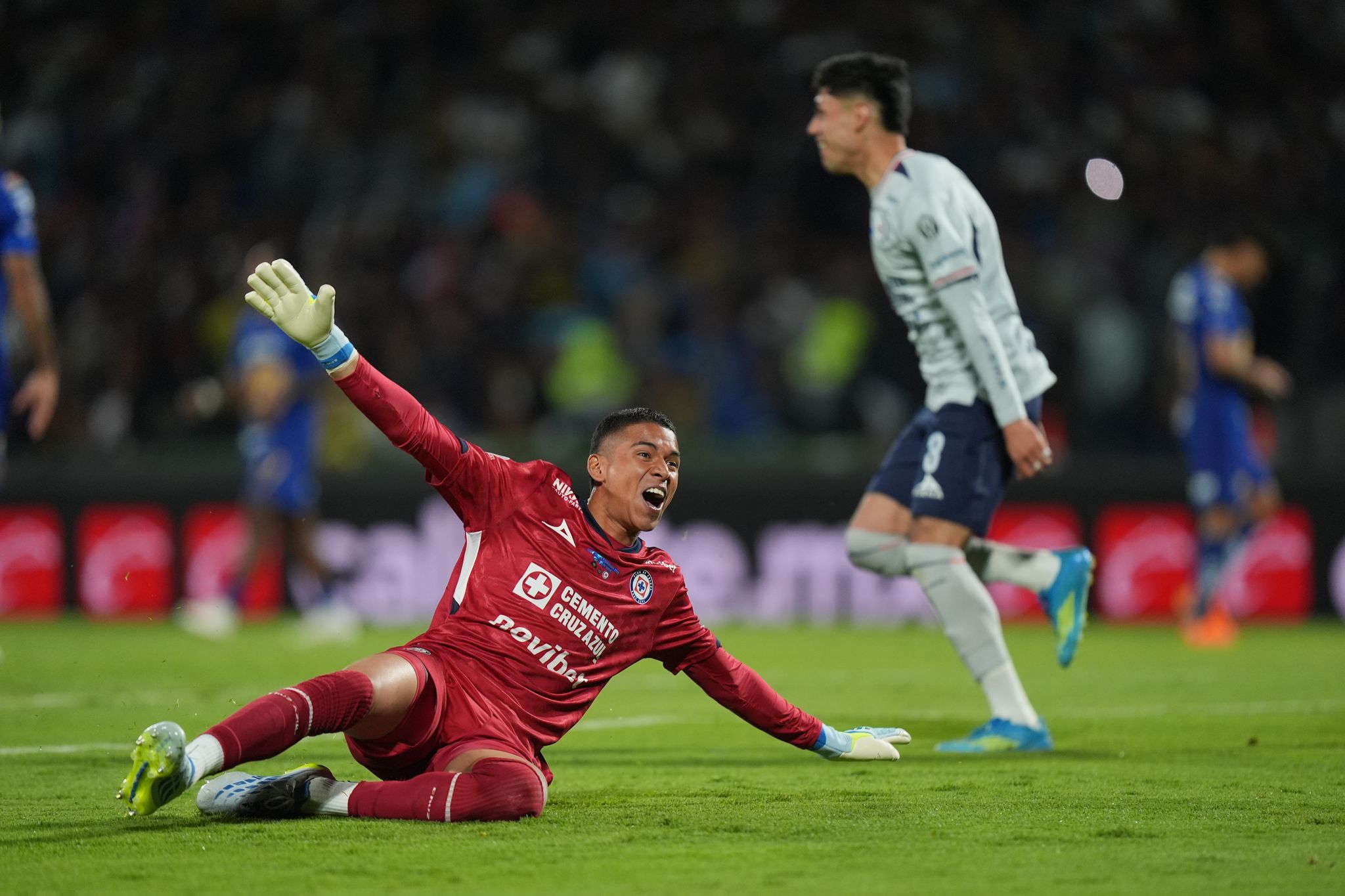 Cruz Azul rallies past Pumas 2-1 to win the Clausura title on a
