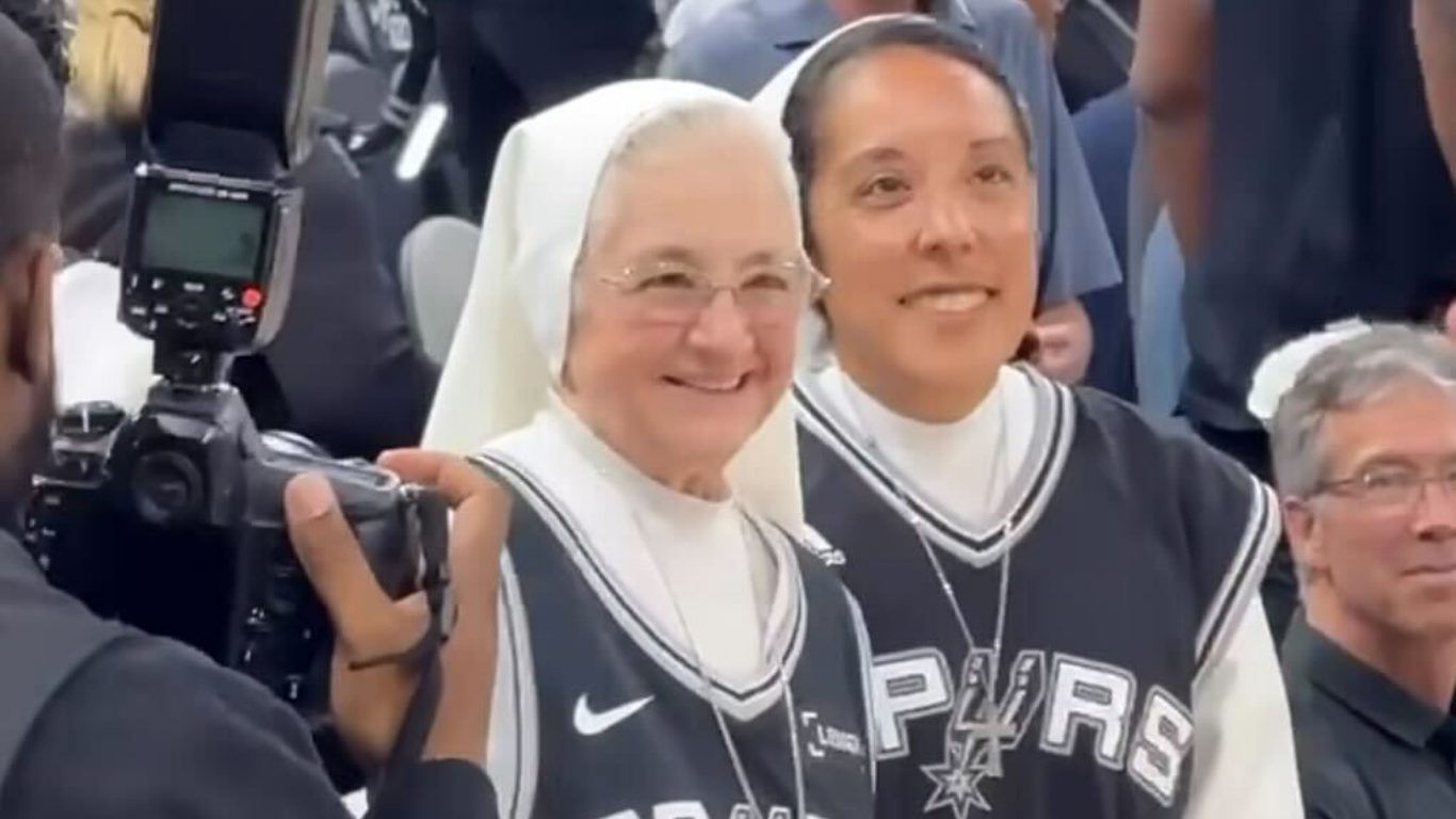 Here are 10 divine moments in Game 4 that had fans rejoicing.