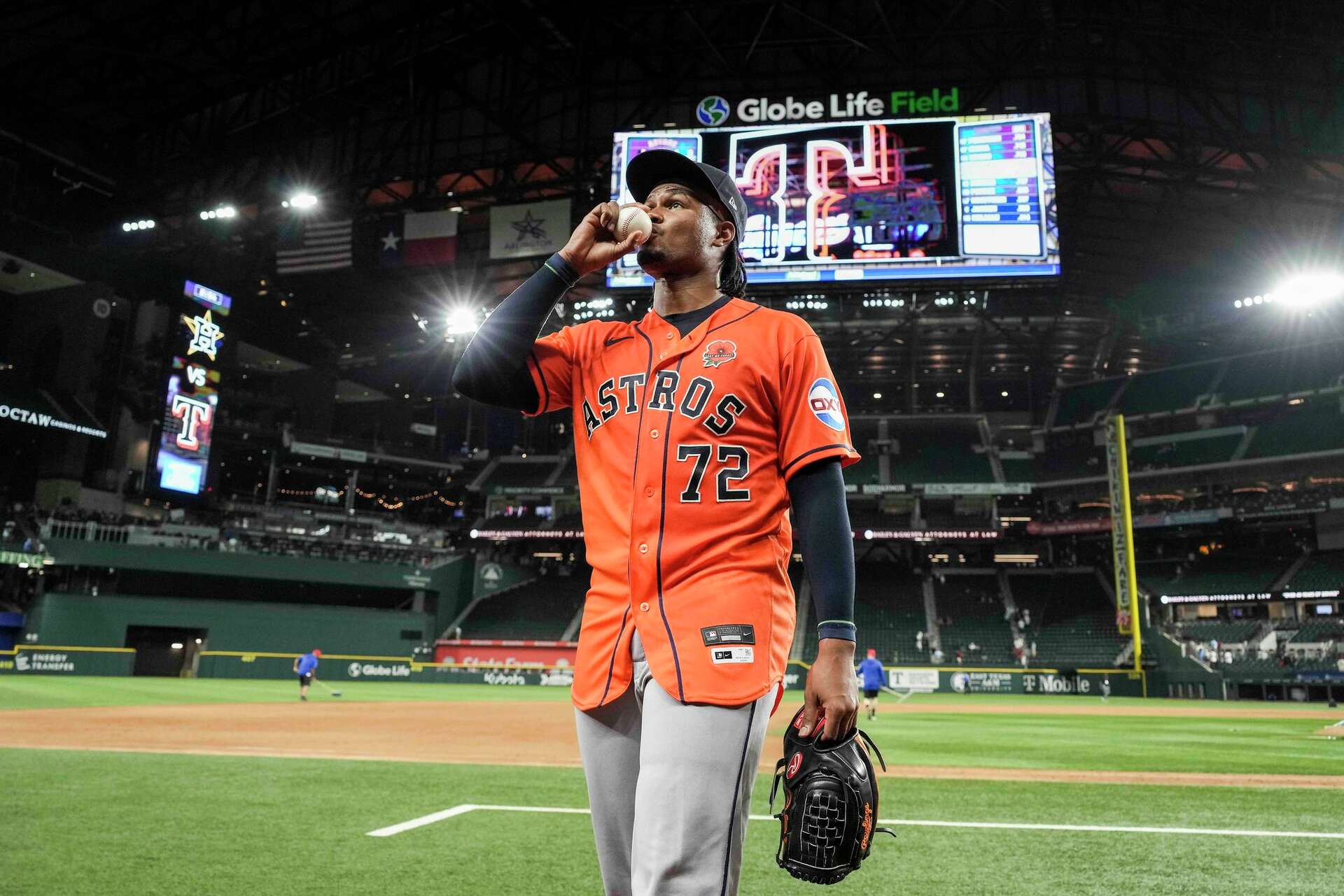 Houston Astros: Alimber Santa closes out no-hitter in debut