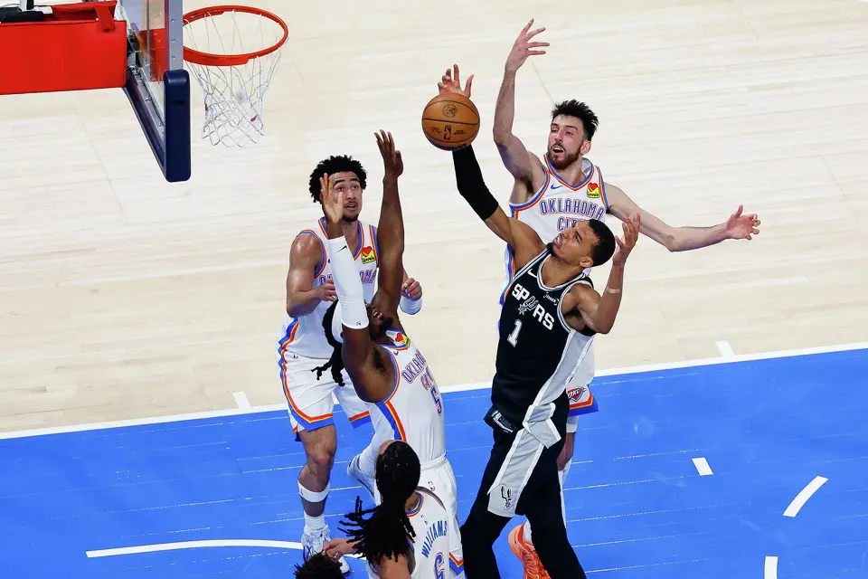 San Antonio Spurs center Victor Wembanyama (1) tried to get control of the ball during the second quarter of Game 5 of the Western Conference Finals at Paycom Center in Oklahoma City, Tuesday, May 26, 2026.