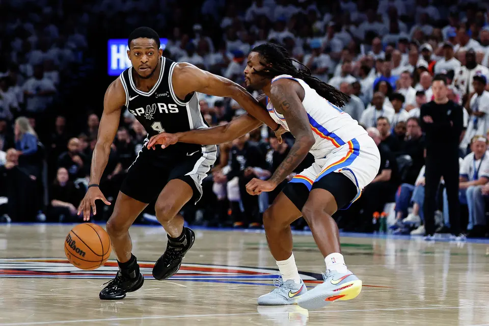 San Antonio Spurs guard De'Aaron Fox (4) drives the ball forward during the third quarter of Game 5 of the Western Conference Finals at Paycom Center in Oklahoma City, Tuesday, May 26, 2026.
