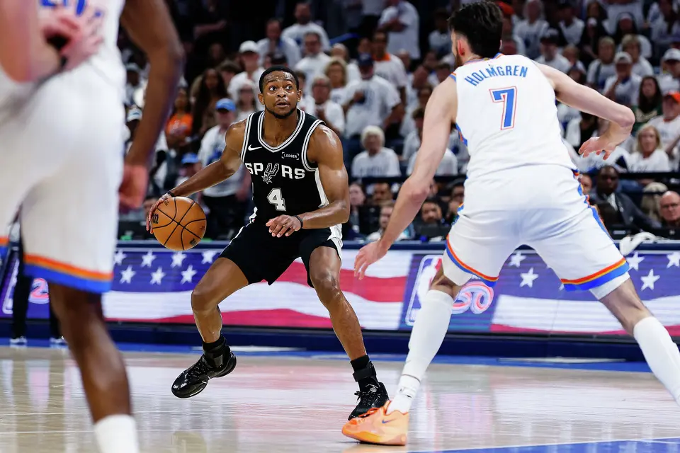 San Antonio Spurs guard De'Aaron Fox (4) handles the ball during the third quarter of Game 5 of the Western Conference Finals at Paycom Center in Oklahoma City, Tuesday, May 26, 2026.