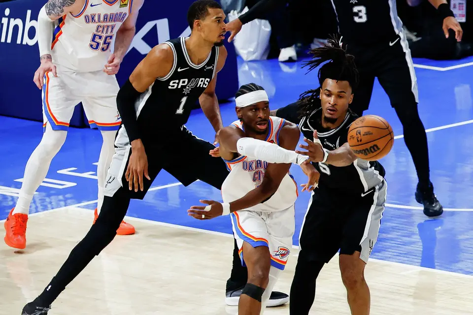 San Antonio Spurs guard Stephon Castle (5) guards Oklahoma City Thunder guard Shai Gilgeous-Alexander (2) during the fourth quarter of Game 5 of the Western Conference Finals at Paycom Center in Oklahoma City, Tuesday, May 26, 2026. The Spurs fell to the Thunder, 127-114, who now lead the series 3-2.