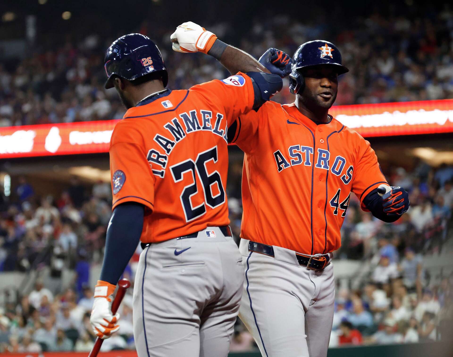 Houston Astros: Yordan Alvarez keeps rolling vs. Texas Rangers