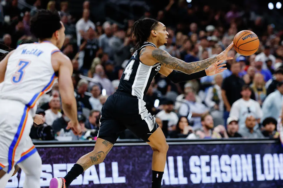 San Antonio Spurs guard Devin Vassell (24) passes the ball during Game 6 of the Western Conference Finals at Frost Bank Center in San Antonio, Thursday, May 28, 2026.