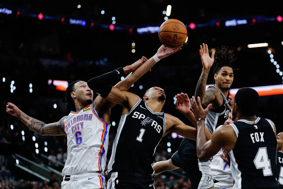Oklahoma City Thunder forward Jaylin Williams (6) reaches for the ball around San Antonio Spurs center Victor Wembanyama (1) during Game 6 of the Western Conference Finals at Frost Bank Center in San Antonio, Thursday, May 28, 2026.