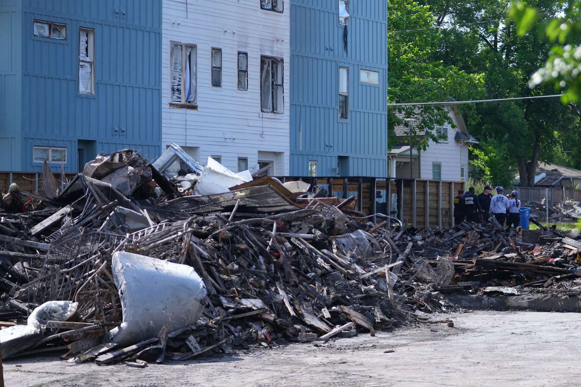 Dallas chief says firefighters arrived minutes before apartment blast