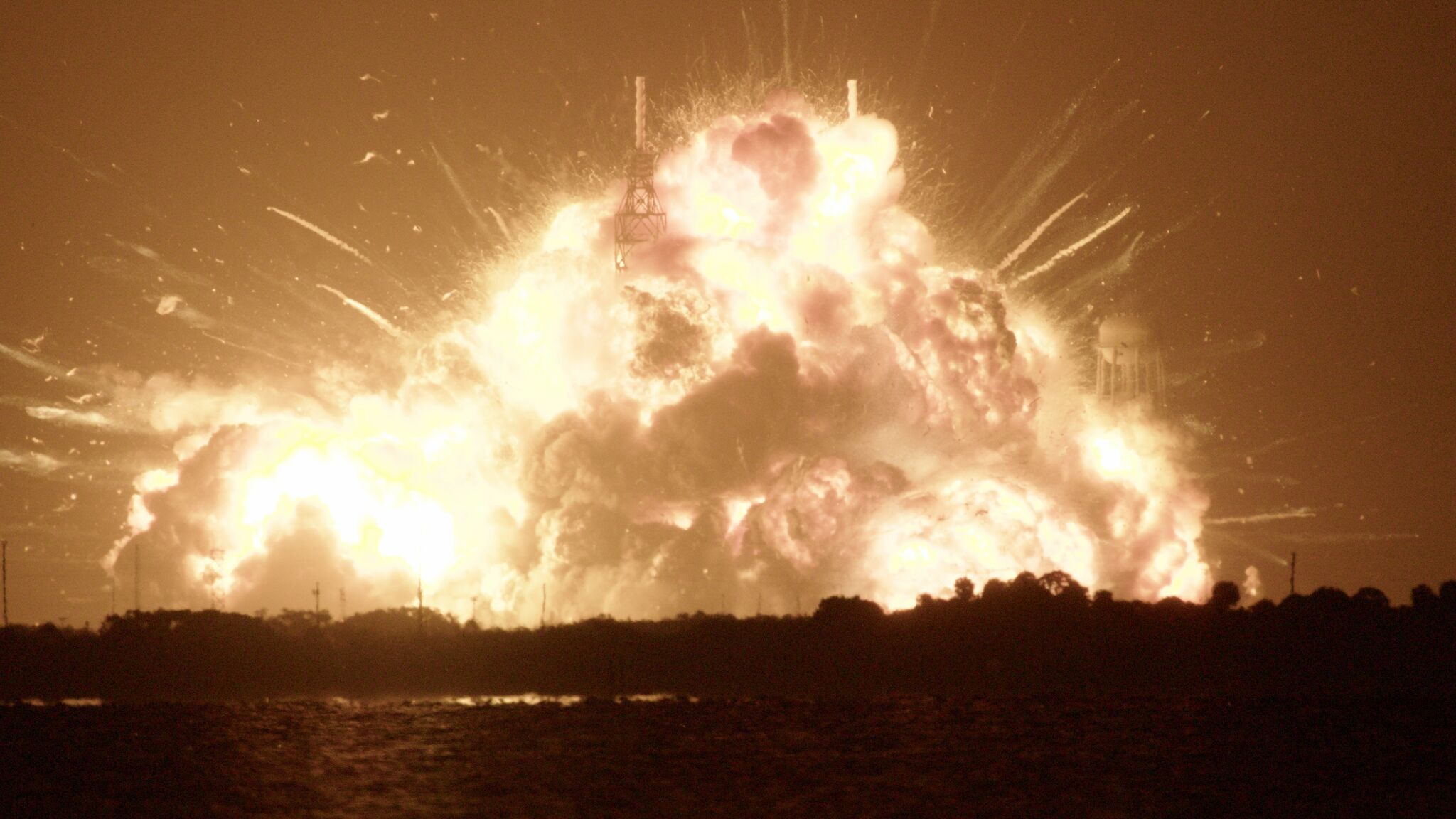 Blue Origin's New Glenn rocket explodes during Florida test, raising questions for NASA moon plans
