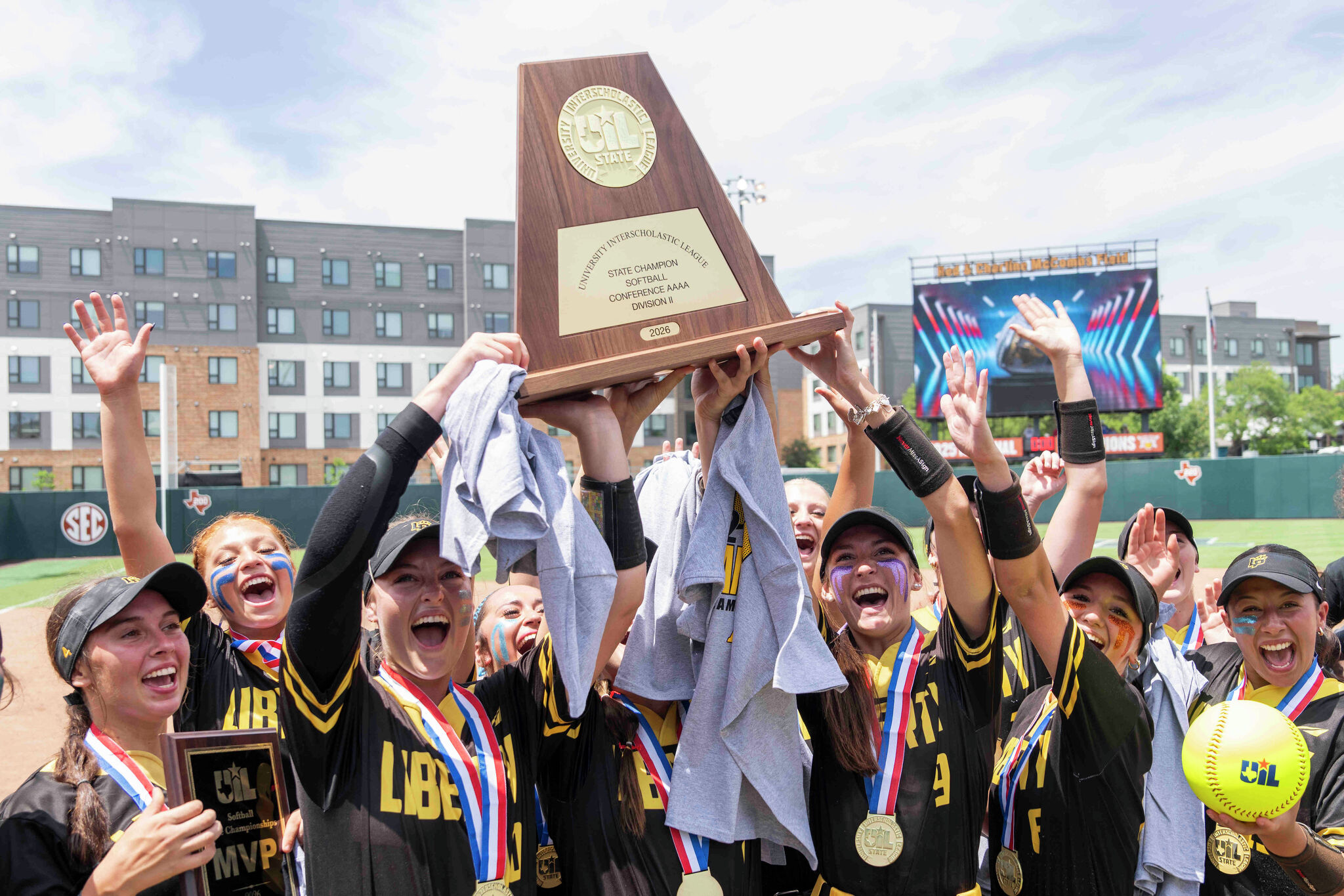 Liberty wins fourth state softball title with blowout win over Brock