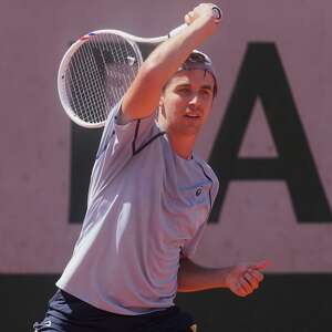 Unsung American Zachary Svajda sweeps into 2nd week of the French Open and pays tribute to late dad
