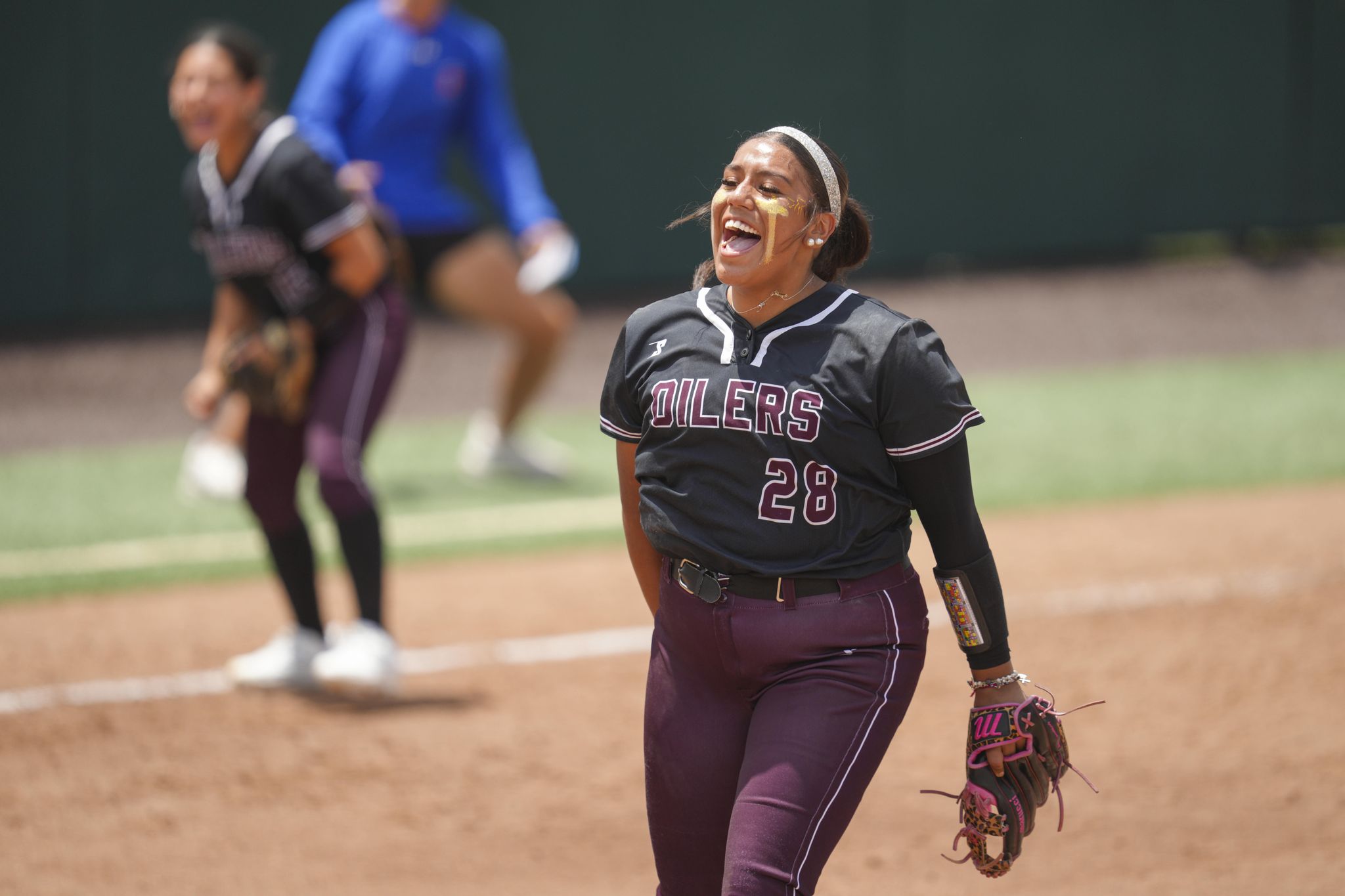 Pearland holds on to win fourth state softball title
