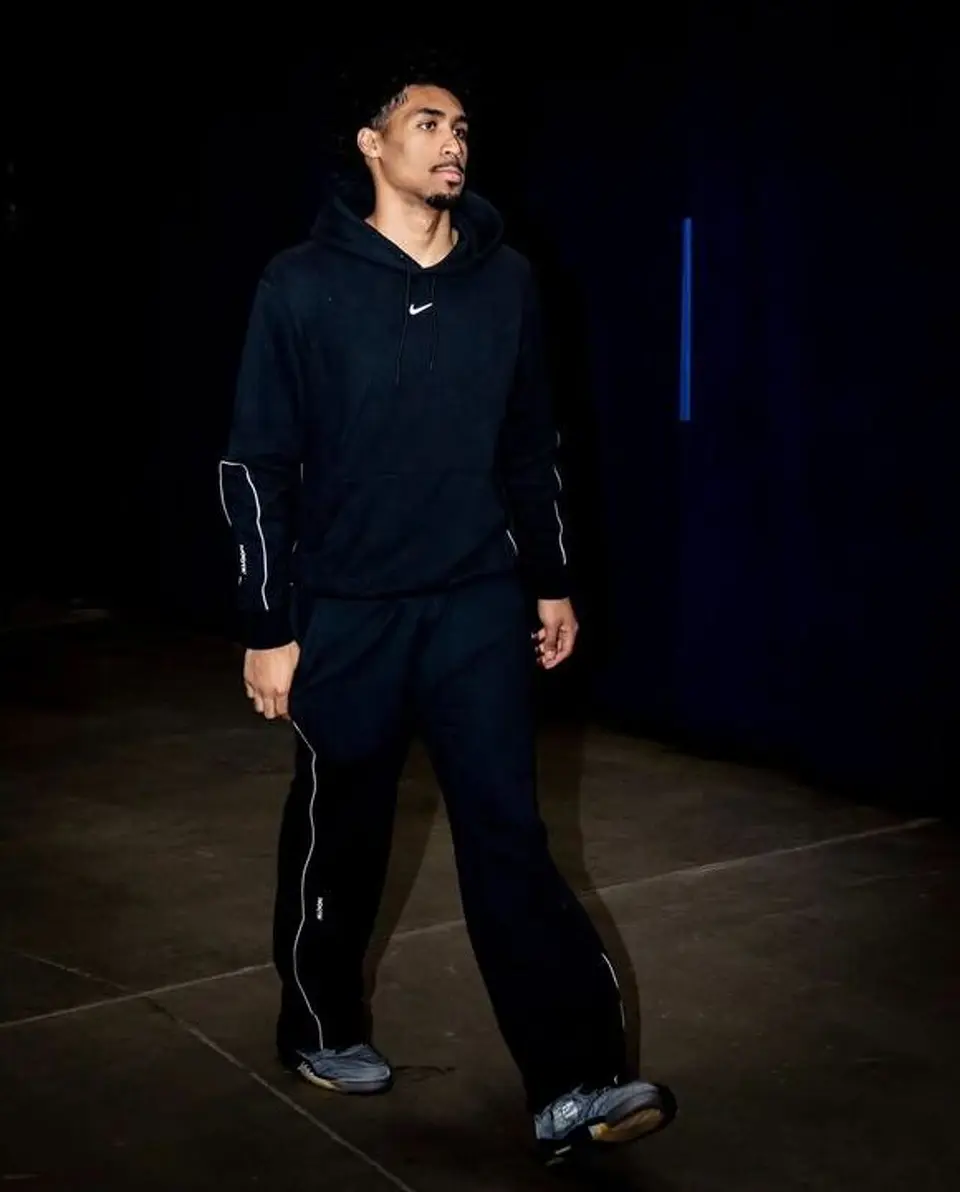 Dylan Harper keeps it simple with a black Nike sweatsuit before the winner-take-all matchup in Oklahoma City.