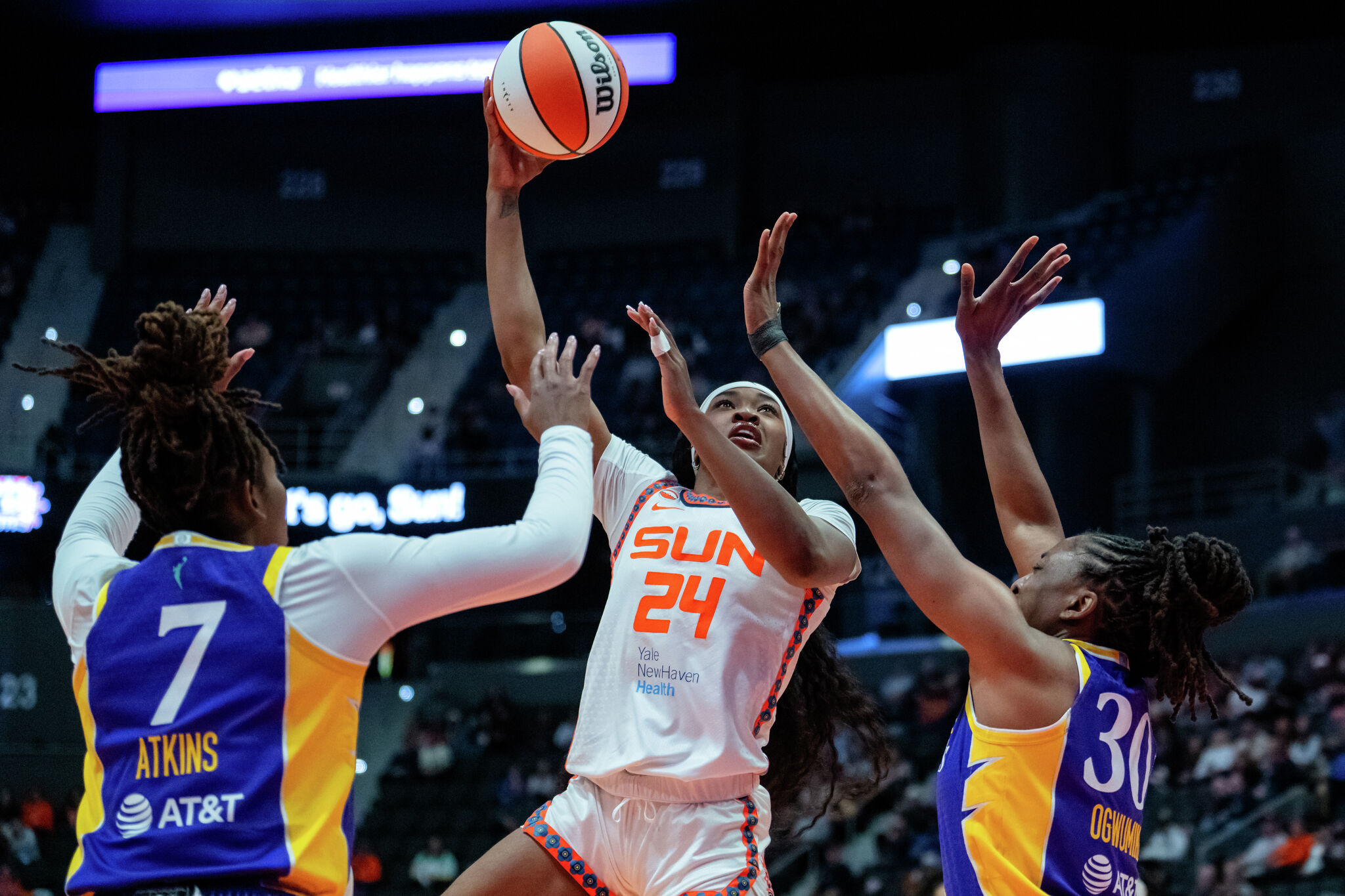 Connecticut Sun defeat Los Angeles Sparks in first return to Hartford