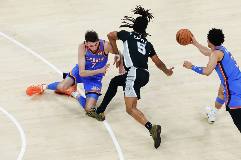 San Antonio Spurs guard Stephon Castle (5) gets tangled with Oklahoma City Thunder center Chet Holmgren (7) while reaching for the ball during Game 7 of the Western Conference finals at Paycom Center in Oklahoma City, on Saturday, May 30, 2026.