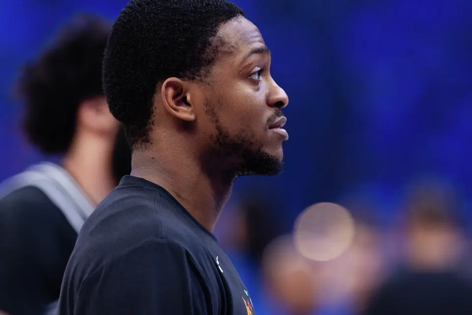 San Antonio Spurs guard De'Aaron Fox (4) stands on the court before Game 7 of the Western Conference finals at Paycom Center in Oklahoma City, on Saturday, May 30, 2026.