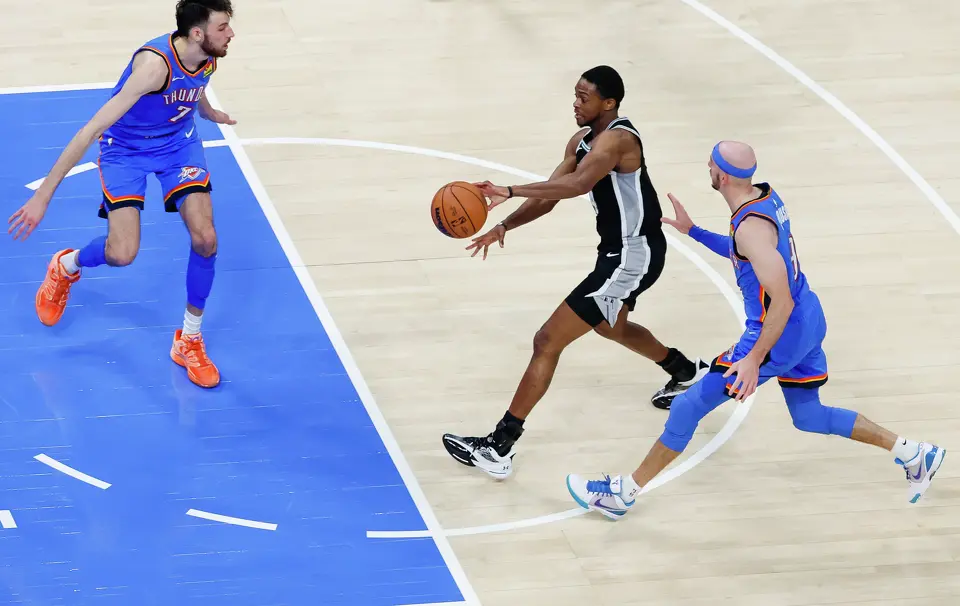 San Antonio Spurs guard De'Aaron Fox (4) dribbles down the court during Game 7 of the Western Conference finals at Paycom Center in Oklahoma City, on Saturday, May 30, 2026.
