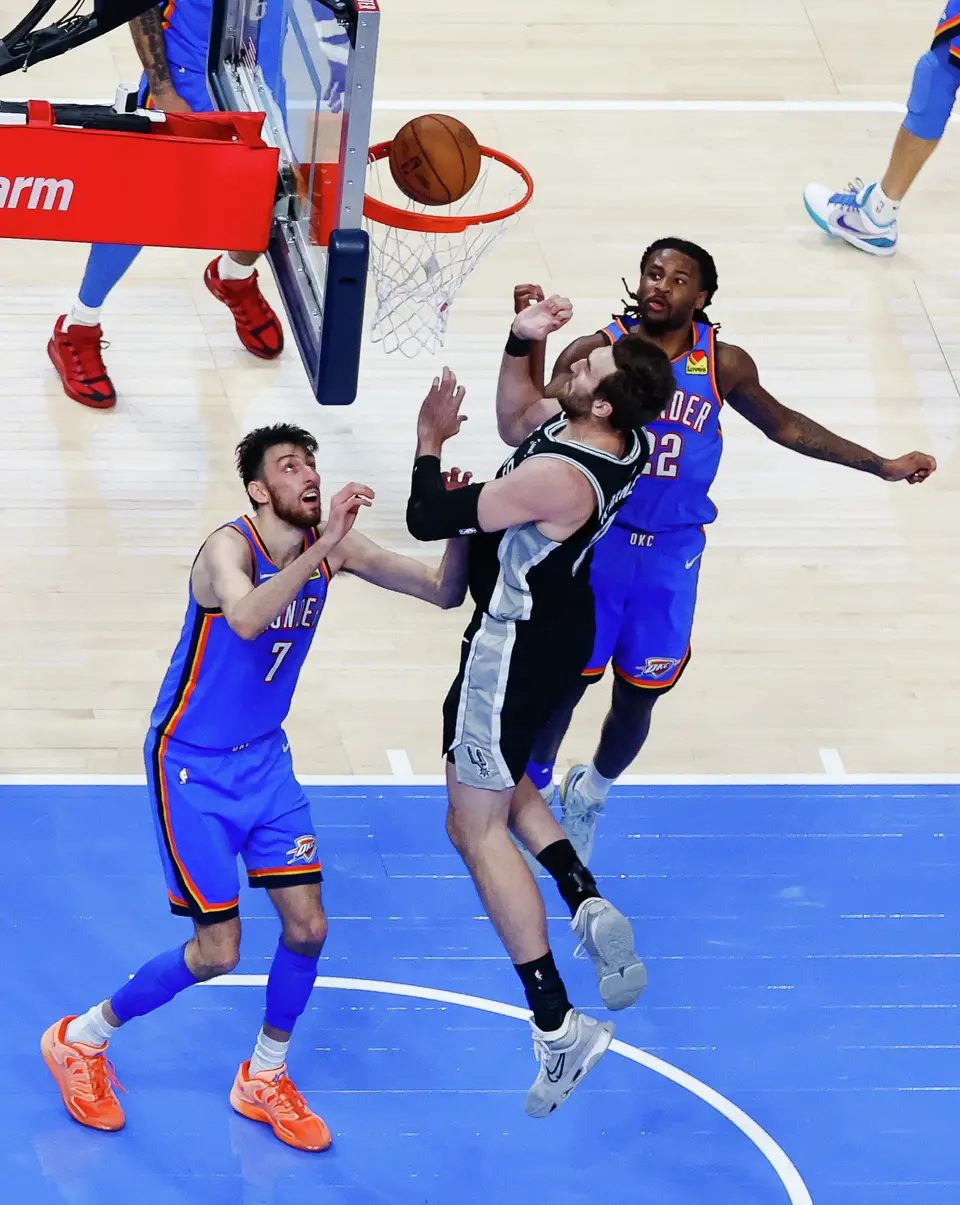 San Antonio Spurs center Luke Kornet (7) goes up for a shot during Game 7 of the Western Conference finals at Paycom Center in Oklahoma City, on Saturday, May 30, 2026.
