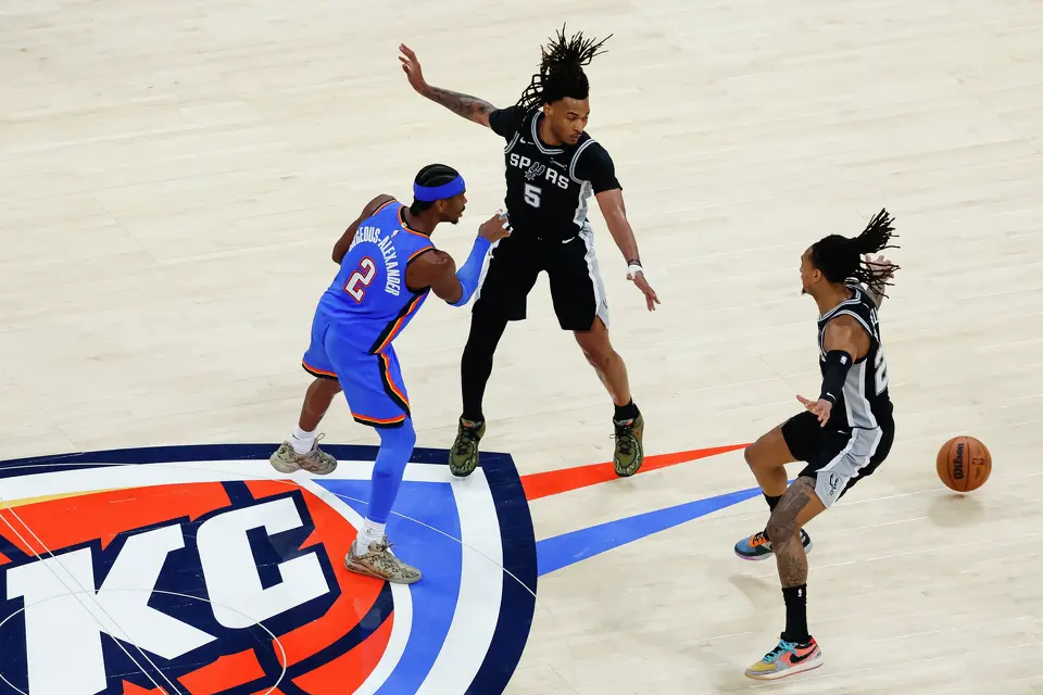 San Antonio Spurs guard Stephon Castle (5) and San Antonio Spurs guard Devin Vassell (24) look toward the ball during Game 7 of the Western Conference finals at Paycom Center in Oklahoma City, on Saturday, May 30, 2026.