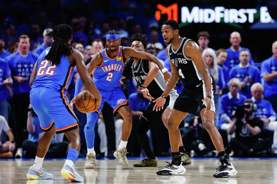 San Antonio Spurs guard De'Aaron Fox (4) gestures during the third quarter of Game 7 of the Western Conference Finals at Paycom Center in Oklahoma City, Saturday, May 30, 2026.