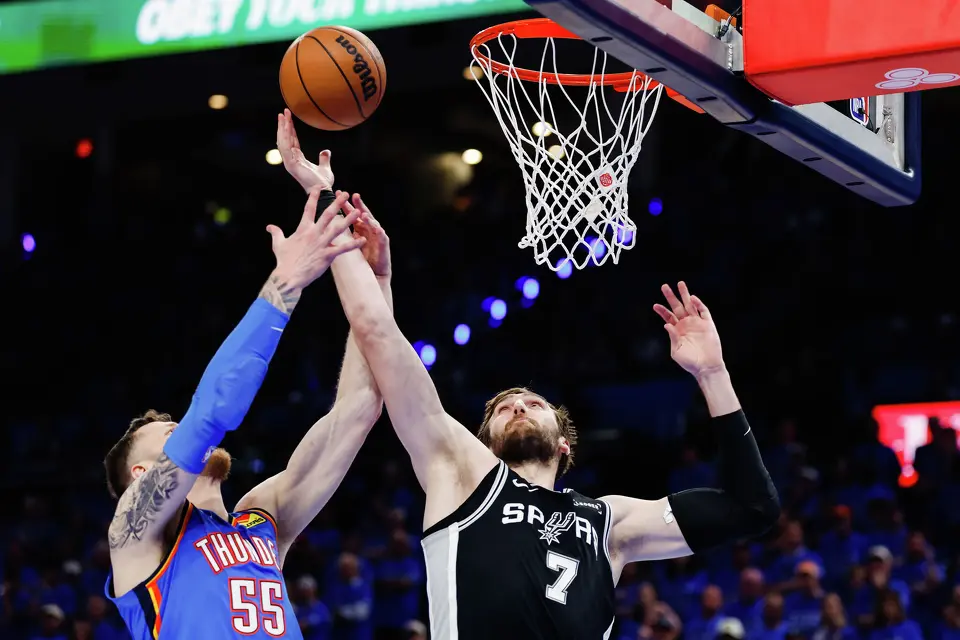 San Antonio Spurs center Luke Kornet (7) goes up for a shot while defended by Oklahoma City Thunder center Isaiah Hartenstein (55) during the third quarter of Game 7 of the Western Conference Finals at Paycom Center in Oklahoma City, Saturday, May 30, 2026.