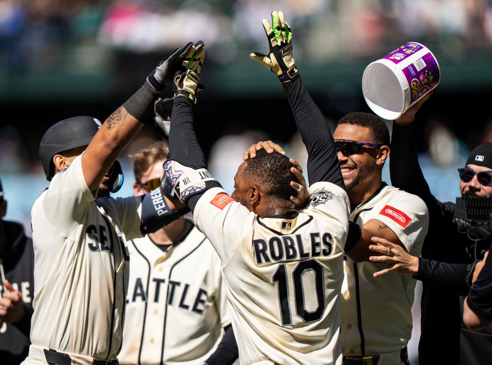 chron.com - ANDREW DESTIN - Mariners finally playing up to lofty expectations with a six-game winning streak