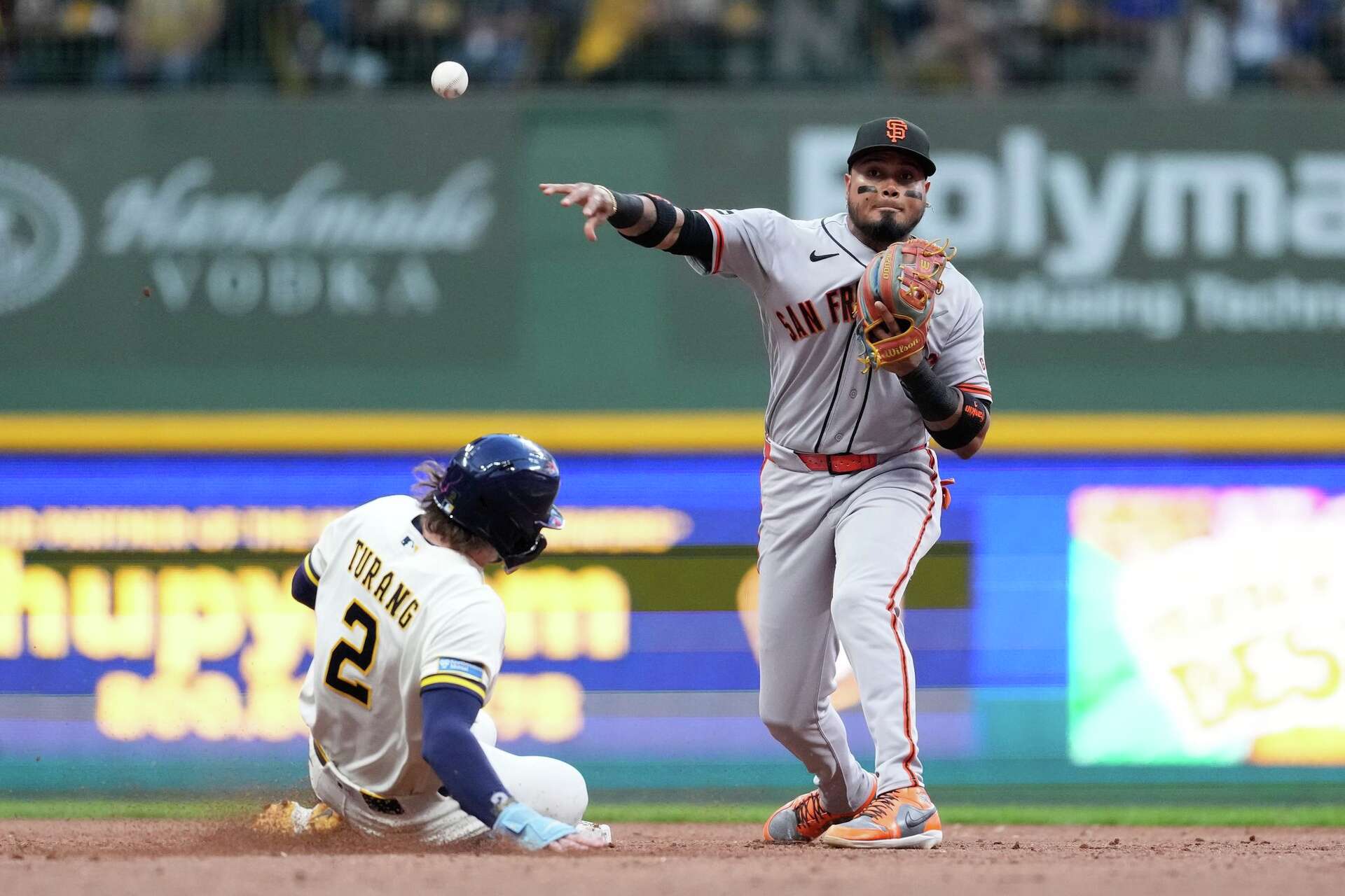 Brice Turang breaks out of his 0-for-21 slump as Brewers trounce Giants 16-2