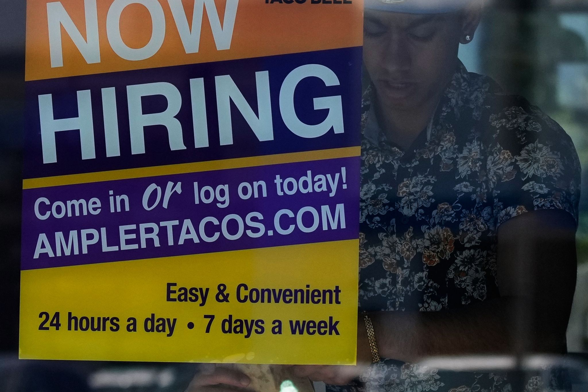Mercado laboral de EEUU sigue resiliente, pero persiste la frustración