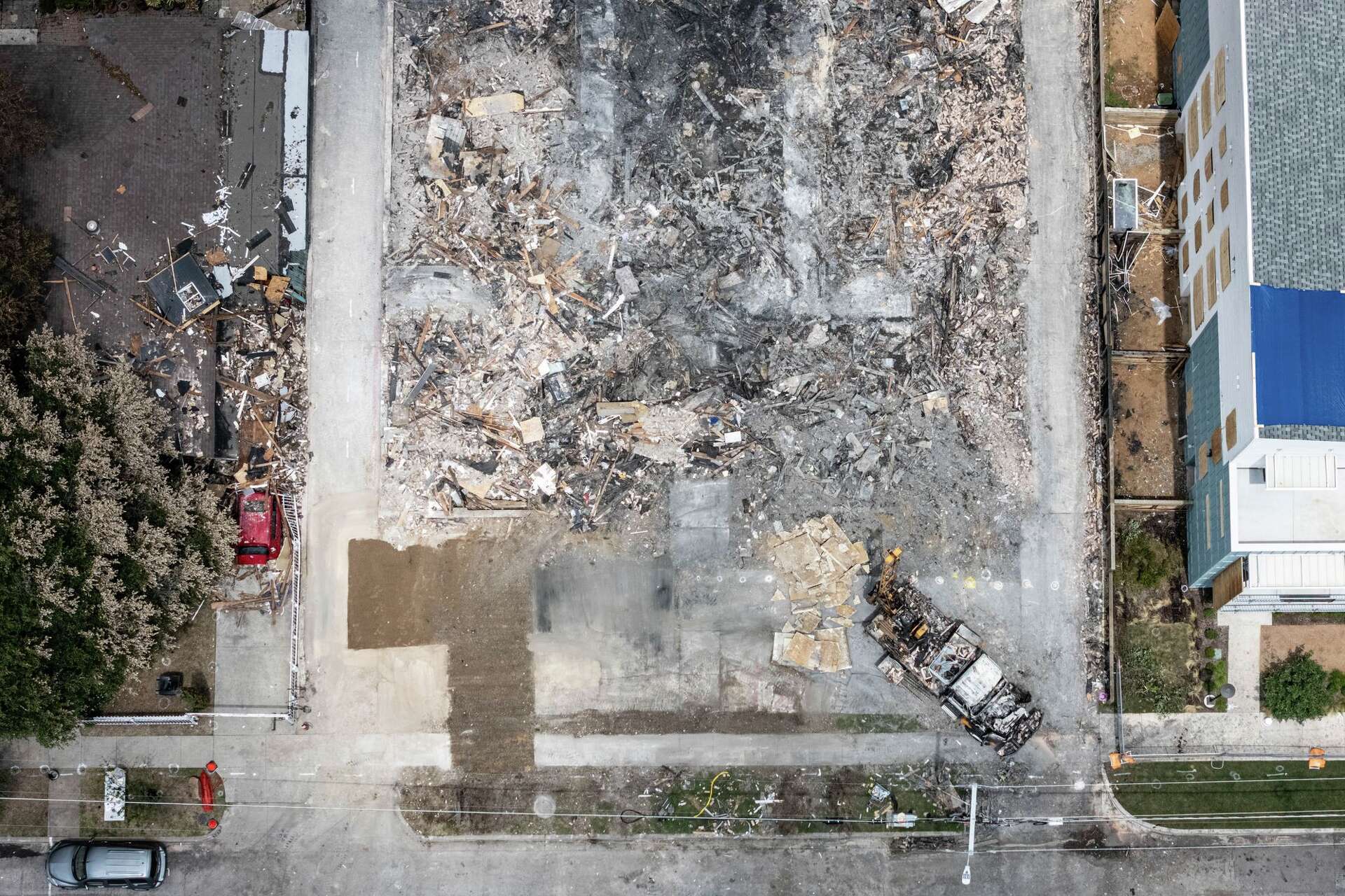 Oak Cliff apartment residents live with aftermath of blast next door