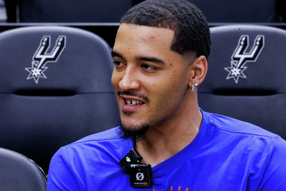 New York Knicks forward Jeremy Sochan sits on the court at Frost Bank Center in San Antonio, Tuesday, June 2, 2026, before a team practice as the Knicks prepare to take on the San Antonio Spurs in the NBA Finals. In mid-February, the Spurs waived Sochan and he signed a free-agent contract with the Knicks.
