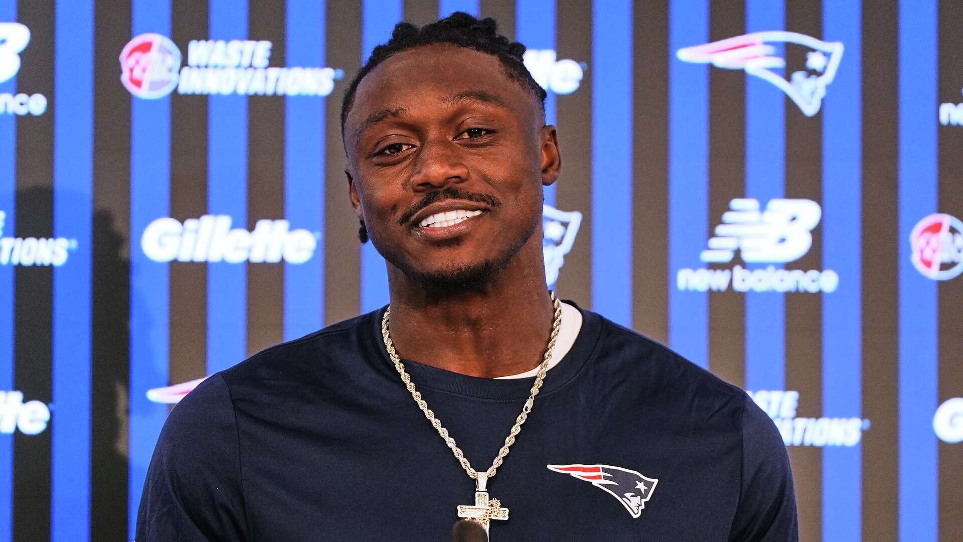 A.J. Brown in 'awe' to join childhood favorite Patriots, declines to discuss end of time with Eagles