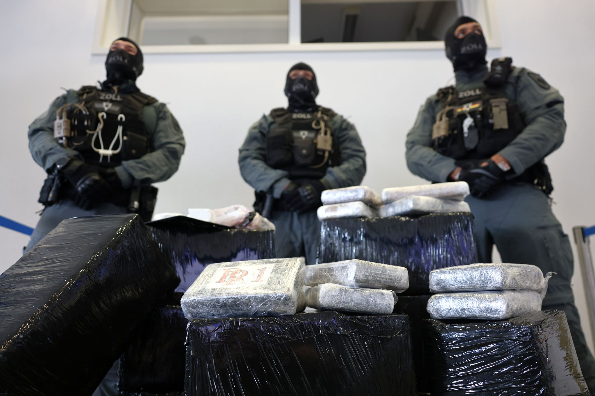 Germany seizes tons of cocaine and suspects are arrested in Spain