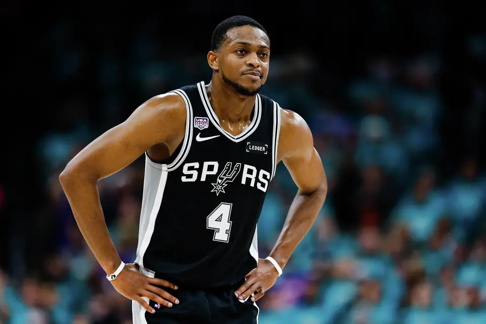 San Antonio Spurs guard De'Aaron Fox (4) reacts to a play during Game 1 of the NBA Finals against the New York Knicks at Frost Bank Center in San Antonio, on Wednesday, June 3, 2026.