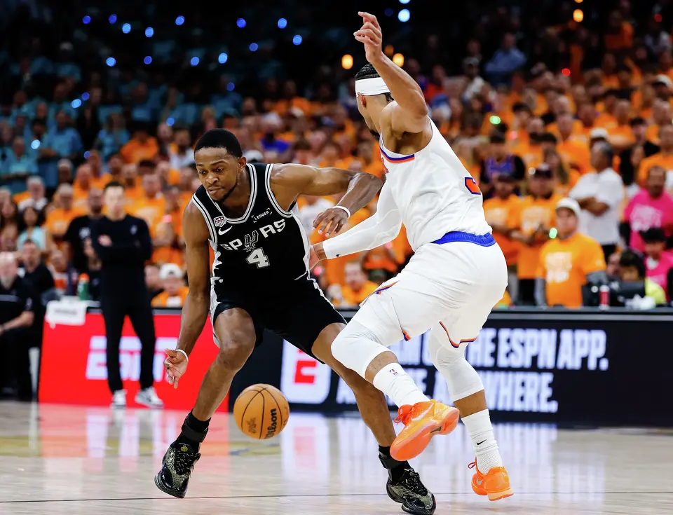 San Antonio Spurs guard De'Aaron Fox (4) loses control of the ball as New York Knicks guard Josh Hart (3) forces a turnover during Game 1 of the NBA Finals at Frost Bank Center in San Antonio, on Wednesday, June 3, 2026.