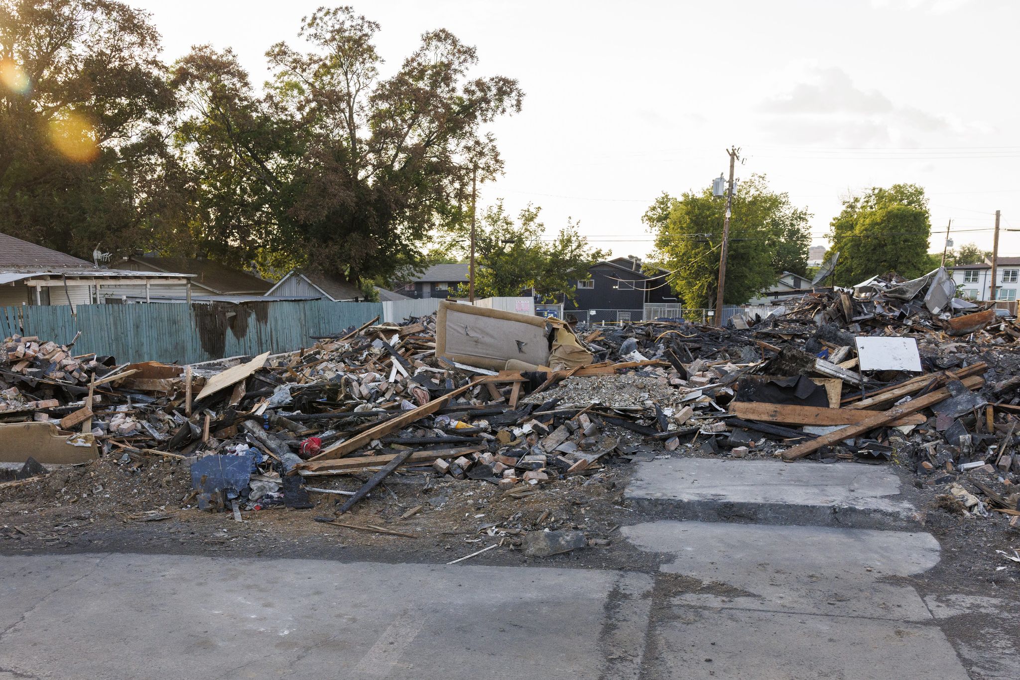 Oak Cliff apartment complex owners sue Atmos over deadly gas explosion The owners of the Oak Cliff apartment complex destroyed in a deadly May gas explosion that killed three people are suing Atmos Energy, accusing the utility of failing to follow adequate emergency response procedures.