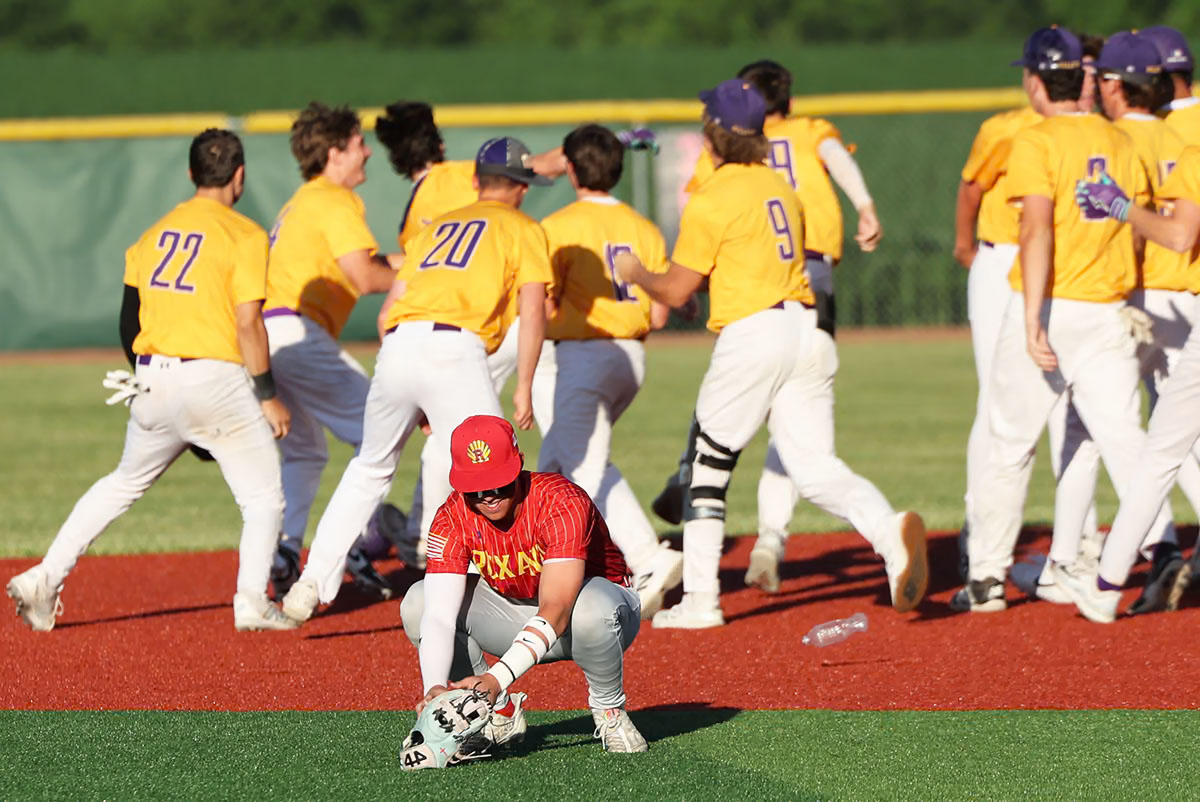 Roxana can't dodge final bullet, fall to Williamsville in nine innings