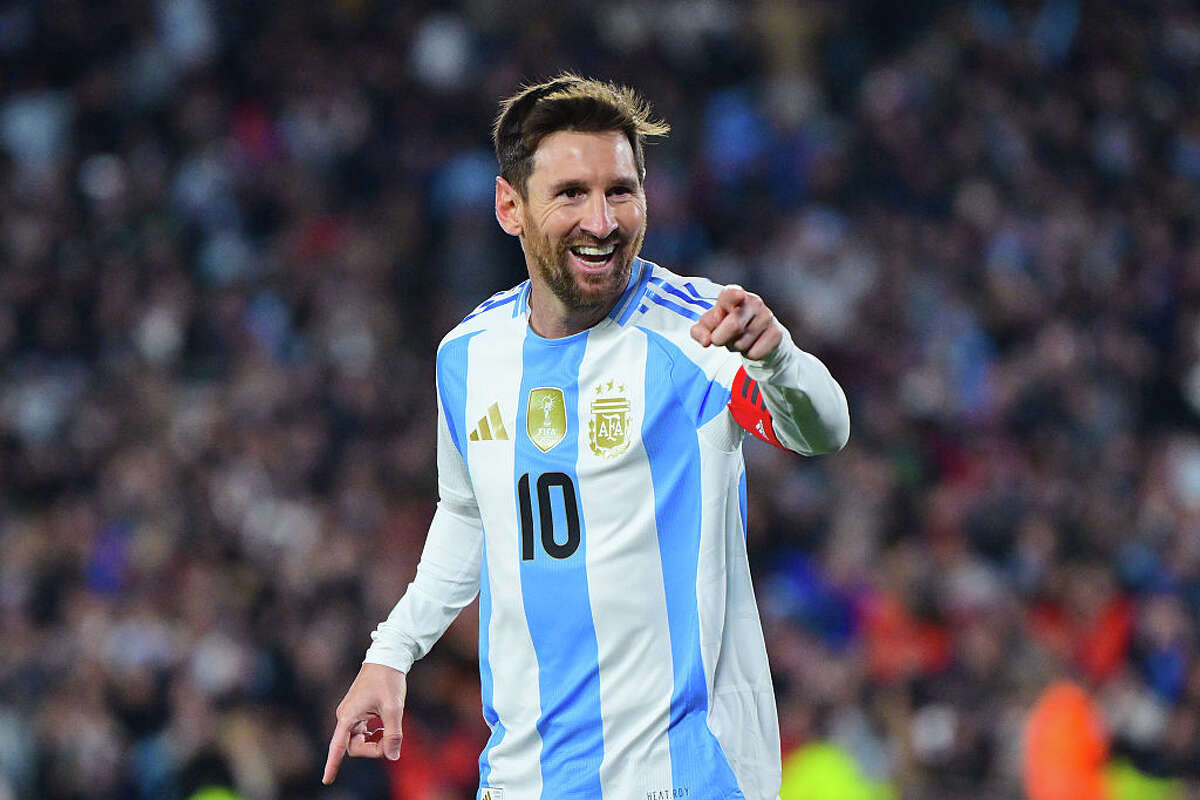 Lionel Messi of Argentina celebrates after scoring the team's third goal during the South American FIFA World Cup 2026 Qualifier match between Argentina and Venezuela at Estadio Más Monumental Antonio Vespucio Liberti on September 04, 2025 in Buenos Aires, Argentina. 