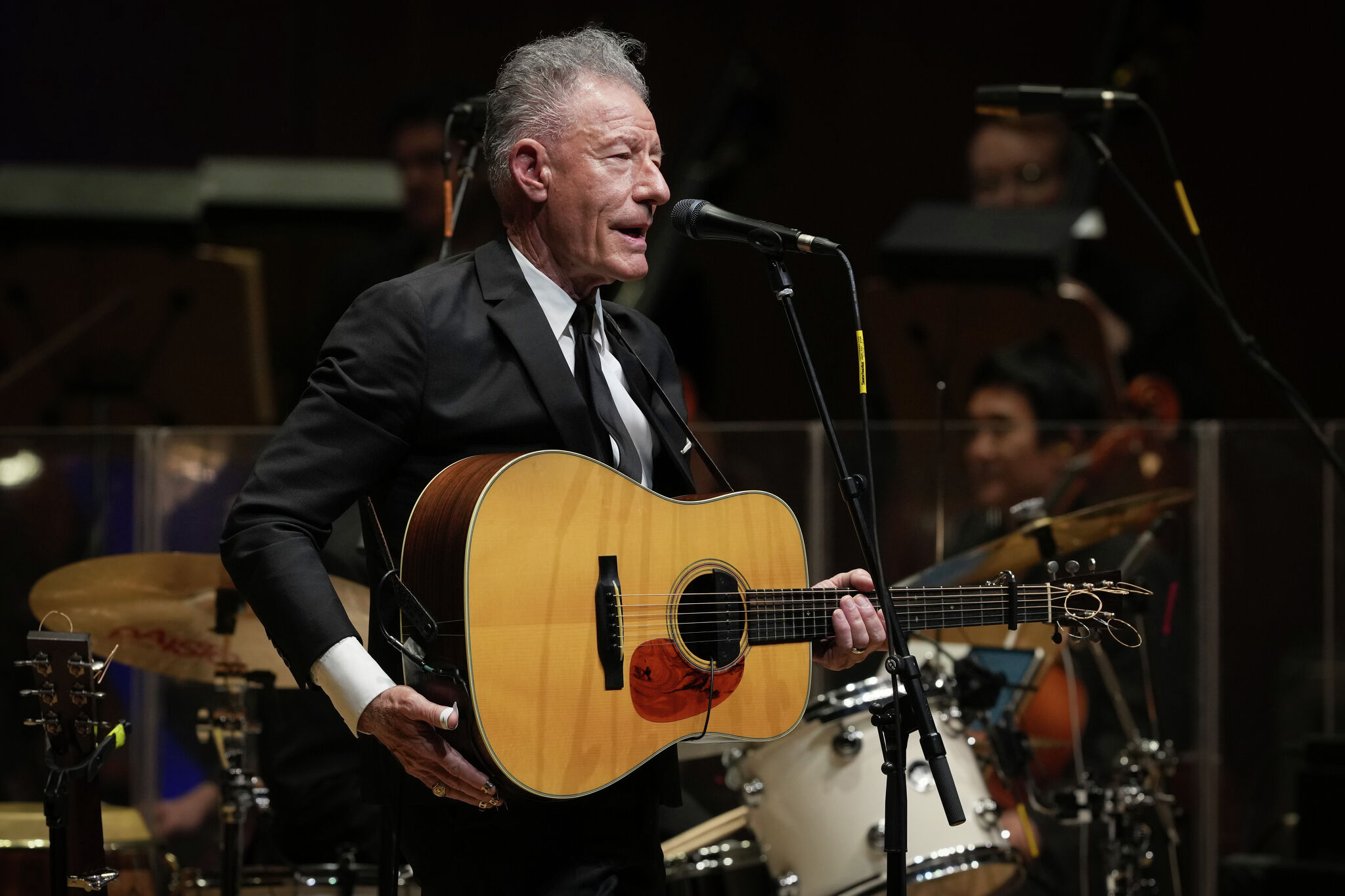 Lyle Lovett gets nostalgic in touching homecoming show with Houston Symphony