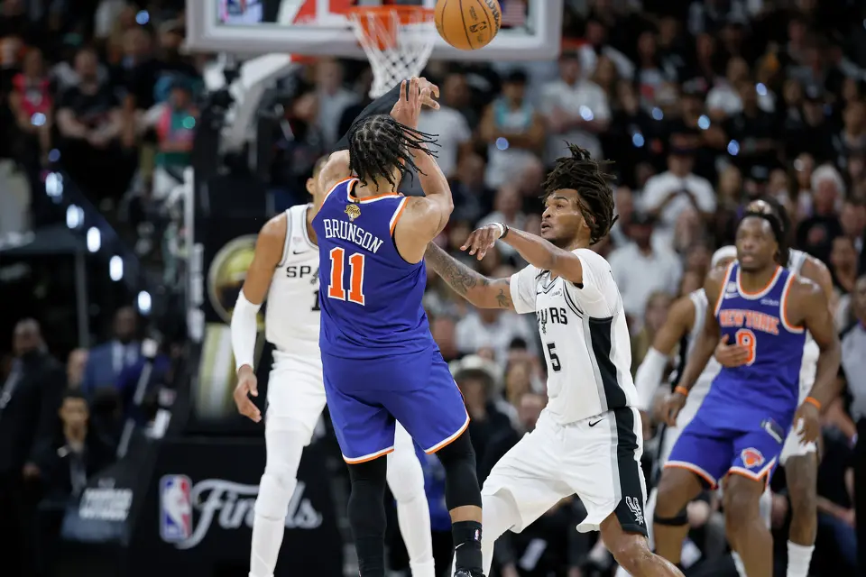 New York Knicks guard Jalen Brunson (11) passes the ball over the top of San Antonio Spurs guard Stephon Castle (5) during the third quarter of Game 2 of the NBA Championship at Frost Bank Center in San Antonio on Friday, June 5, 2026.