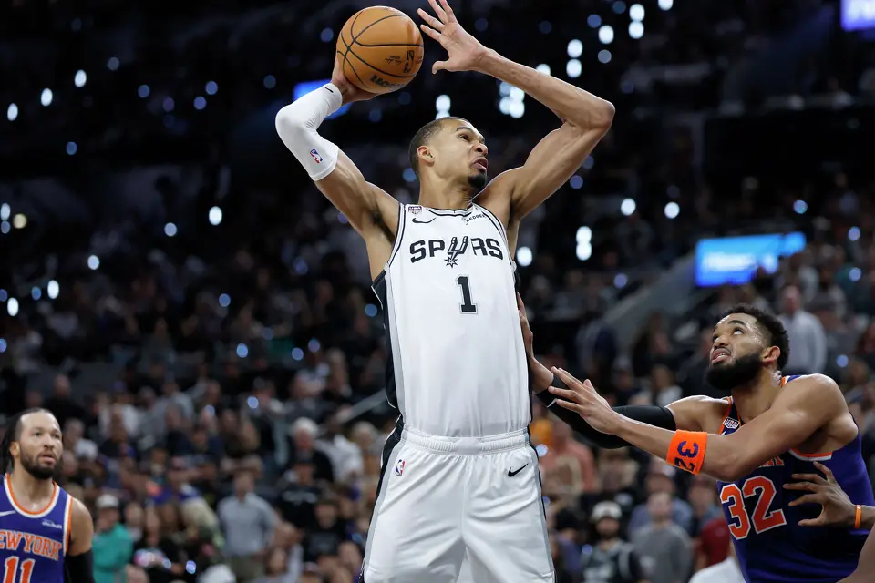 San Antonio Spurs center Victor Wembanyama (1) drives to the basket during the third quarter of Game 2 of the NBA Championship at Frost Bank Center in San Antonio on Friday, June 5, 2026.