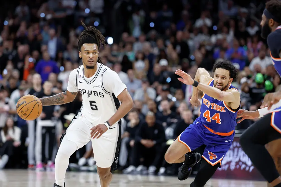 San Antonio Spurs guard Stephon Castle (5) gets around New York Knicks guard Landry Shamet (44) during the third quarter of Game 2 of the NBA Championship at Frost Bank Center in San Antonio on Friday, June 5, 2026.