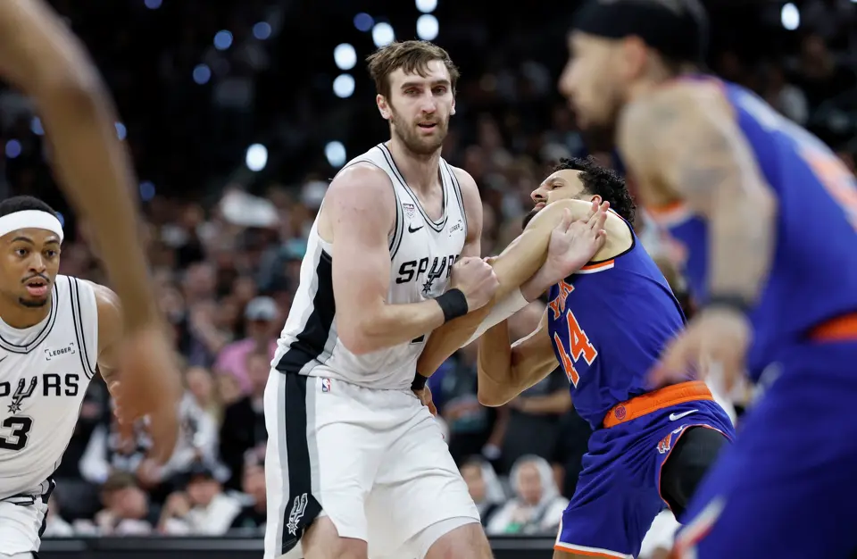 San Antonio Spurs center Luke Kornet (7) manhandles New York Knicks guard Landry Shamet (44) during the third quarter of Game 2 of the NBA Championship at Frost Bank Center in San Antonio on Friday, June 5, 2026.