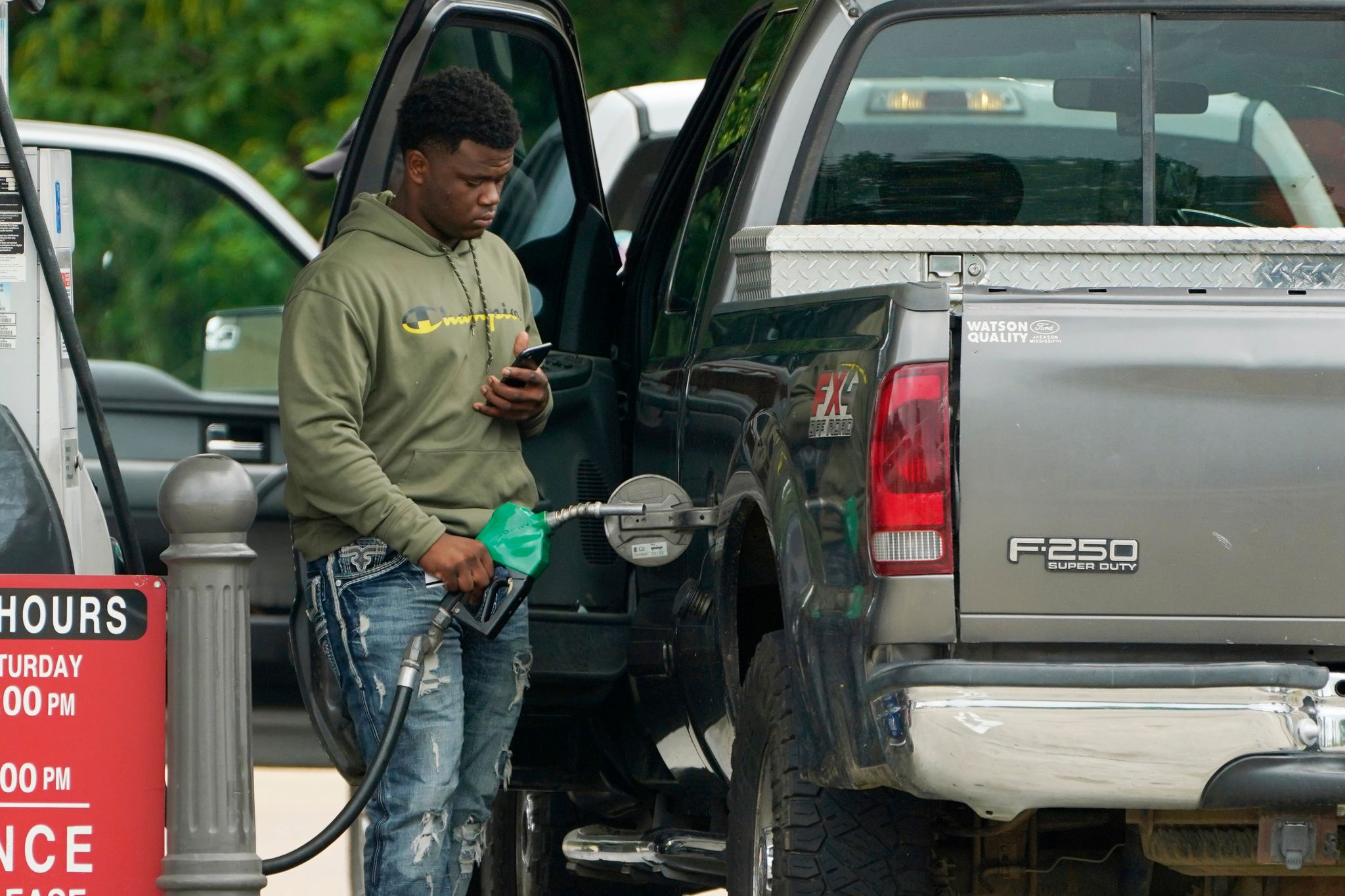 From unfilled gas tanks to fewer frills, retailers see US consumers rethink thei...