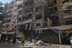 Agentes de seguridad libaneses se congregan en el lugar donde un ataque aéreo israelí impactó un edificio en Dahiyeh, un suburbio al sur de Beirut, Líbano, el domingo 7 de junio de 2026. (Foto AP/Hassan Ammar)